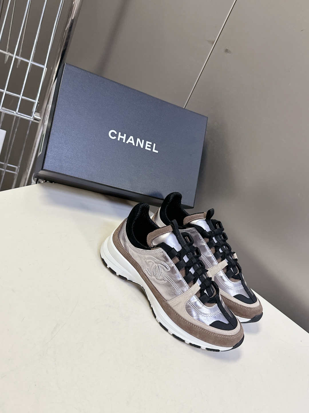  CHANEL香奈儿25A最新款休闲 运动鞋
    超多明星时尚博主种草 超级推荐这一季的运动鞋真的绝