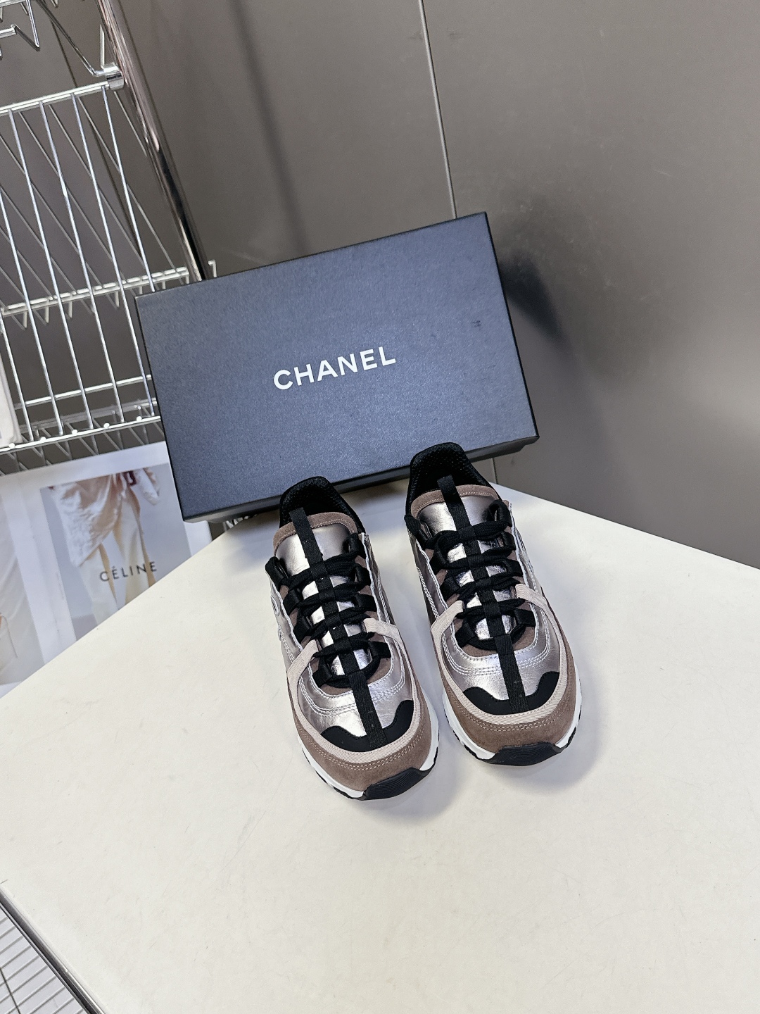  CHANEL香奈儿25A最新款休闲 运动鞋
    超多明星时尚博主种草 超级推荐这一季的运动鞋真的绝
