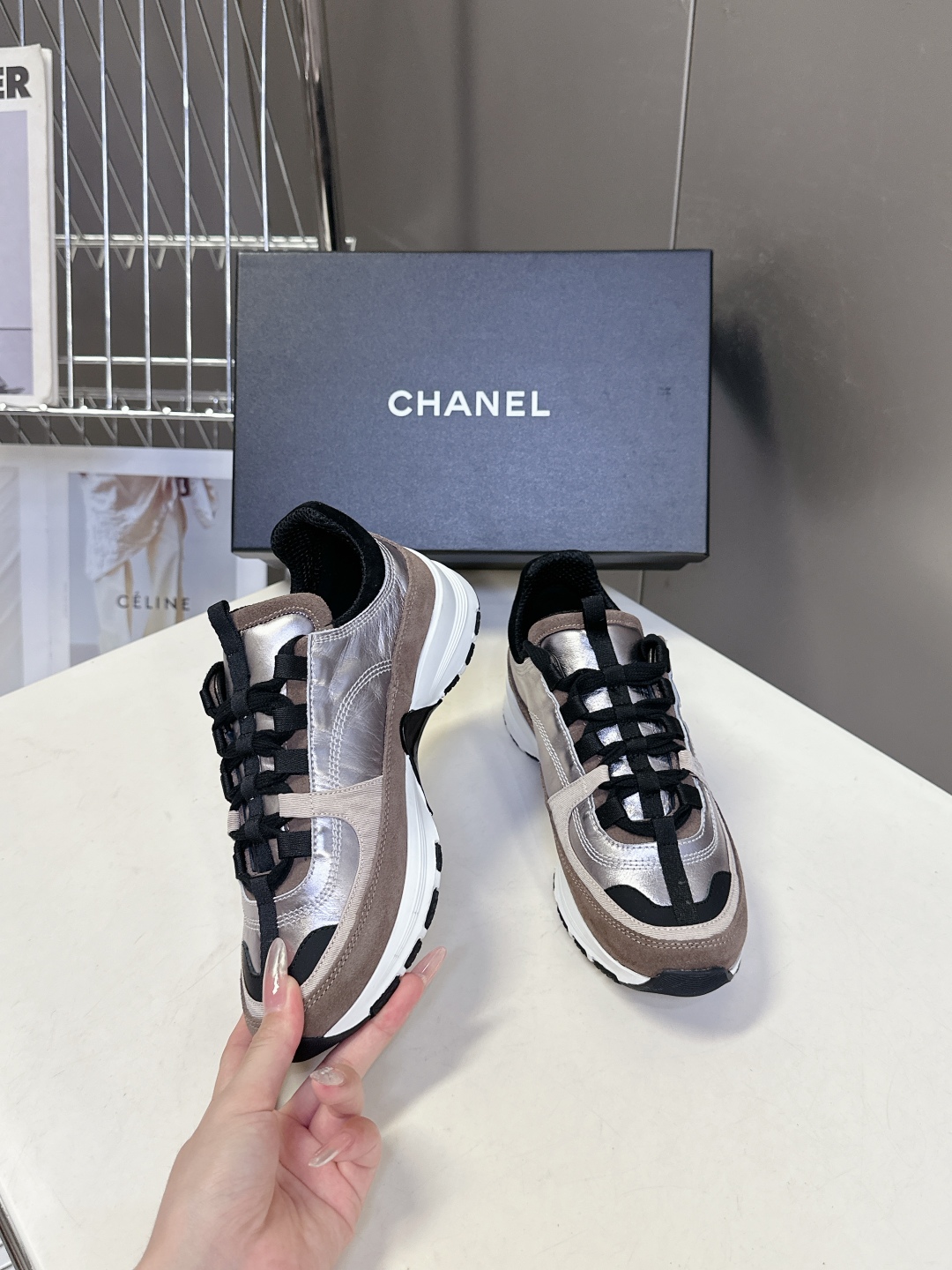  CHANEL香奈儿25A最新款休闲 运动鞋
    超多明星时尚博主种草 超级推荐这一季的运动鞋真的绝