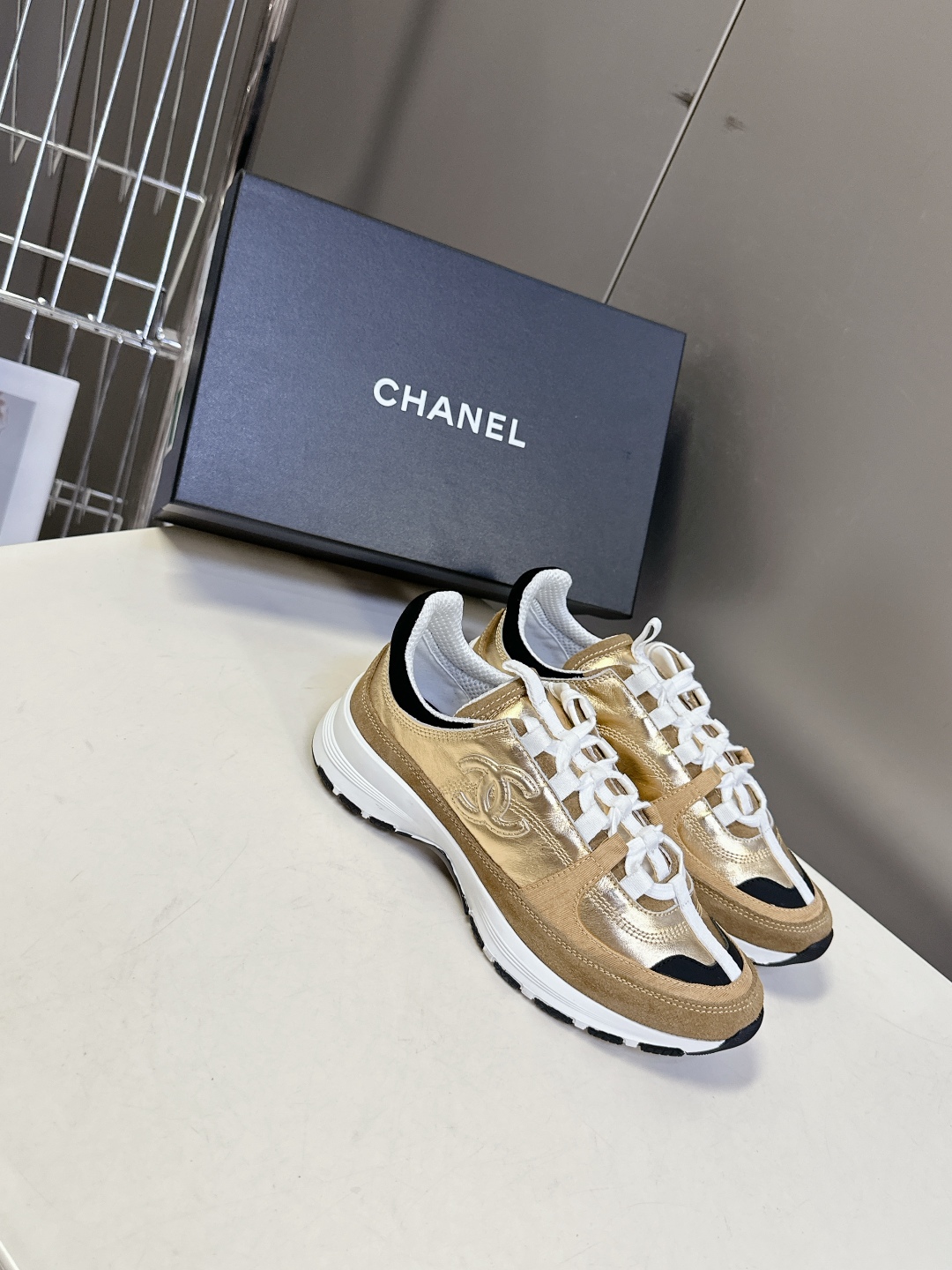  CHANEL香奈儿25A最新款休闲 运动鞋
    超多明星时尚博主种草 超级推荐这一季的运动鞋真的绝