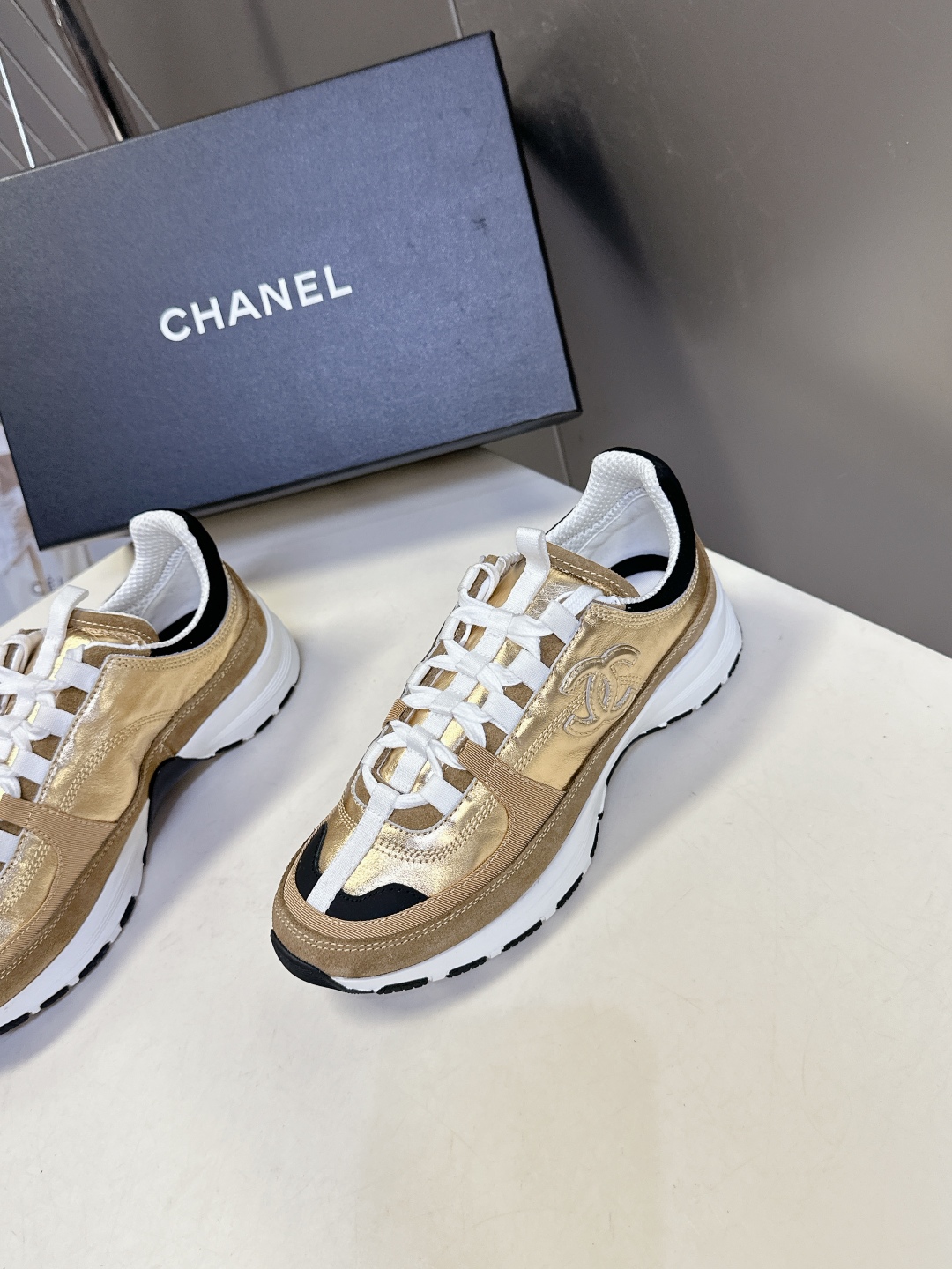 CHANEL香奈儿25A最新款休闲 运动鞋
    超多明星时尚博主种草 超级推荐这一季的运动鞋真的绝