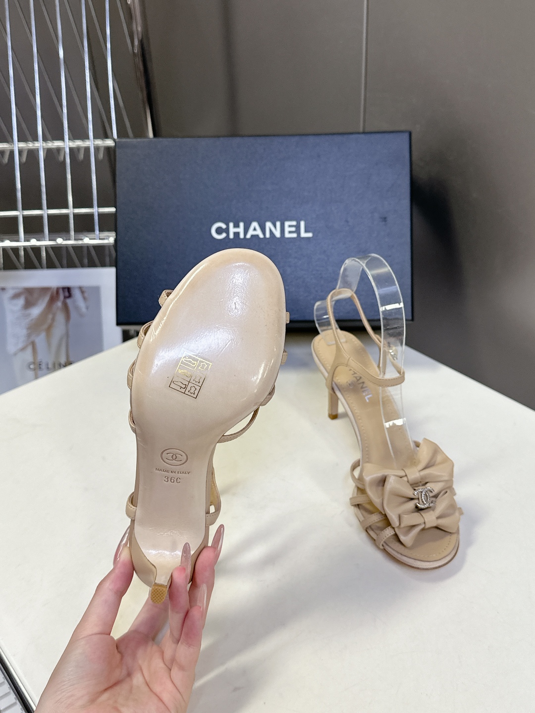  香奈儿CHANEL春夏最新款高跟时装鞋
      超多网红时尚博主种草 高级感舒适，配女神们的半身裙