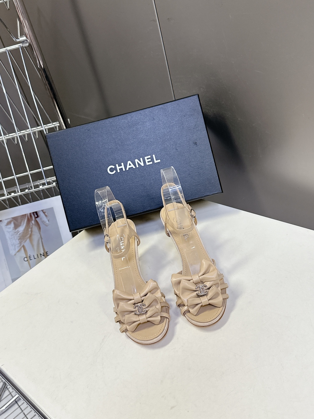  香奈儿CHANEL春夏最新款高跟时装鞋
      超多网红时尚博主种草 高级感舒适，配女神们的半身裙