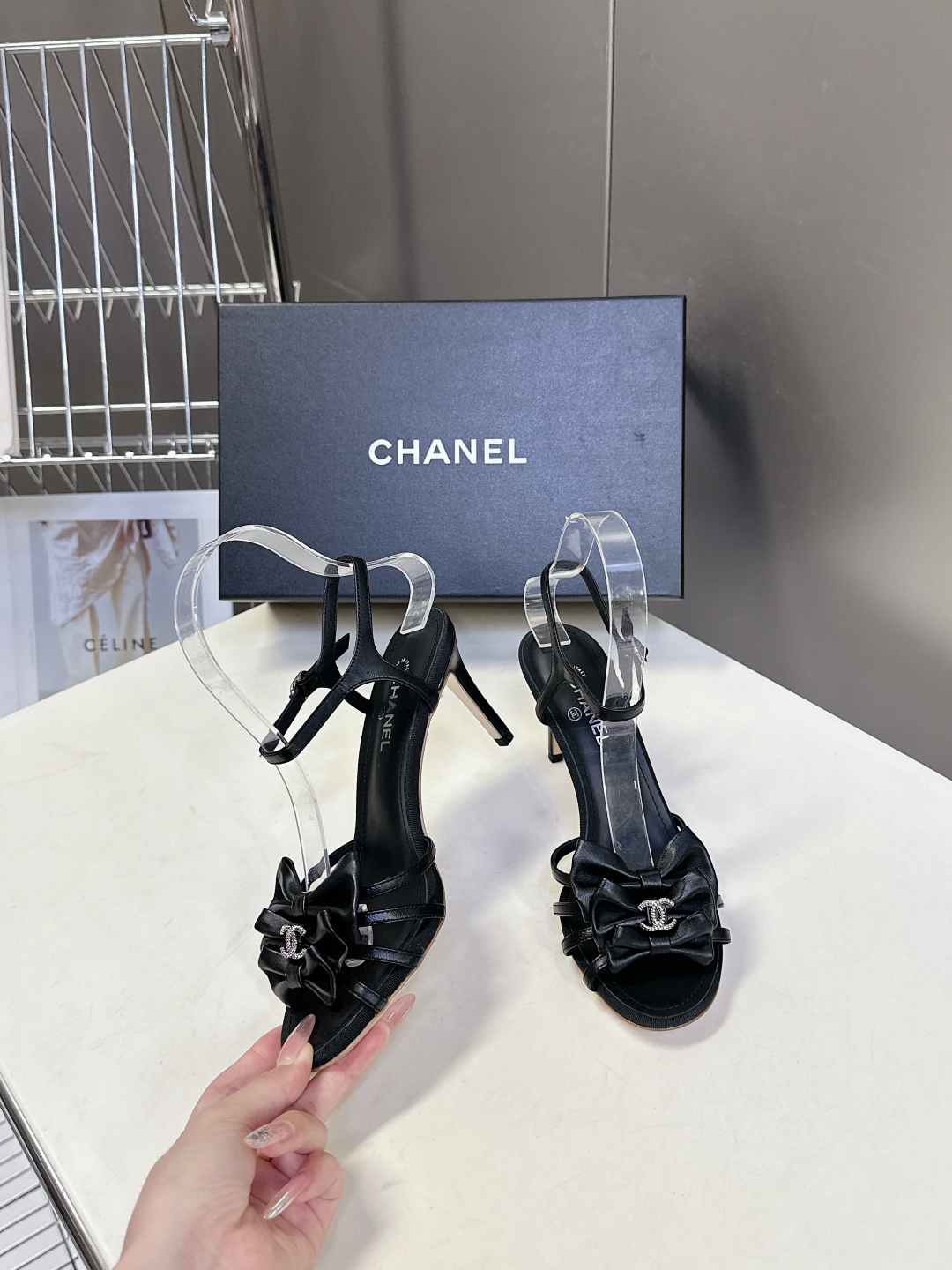  香奈儿CHANEL春夏最新款高跟时装鞋
      超多网红时尚博主种草 高级感舒适，配女神们的半身裙