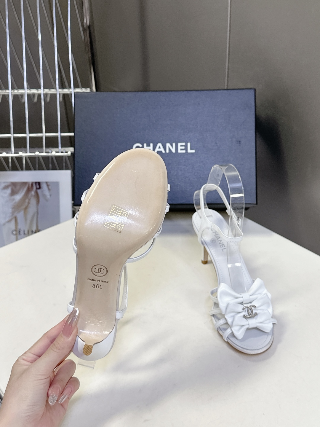  香奈儿CHANEL春夏最新款高跟时装鞋
      超多网红时尚博主种草 高级感舒适，配女神们的半身裙
