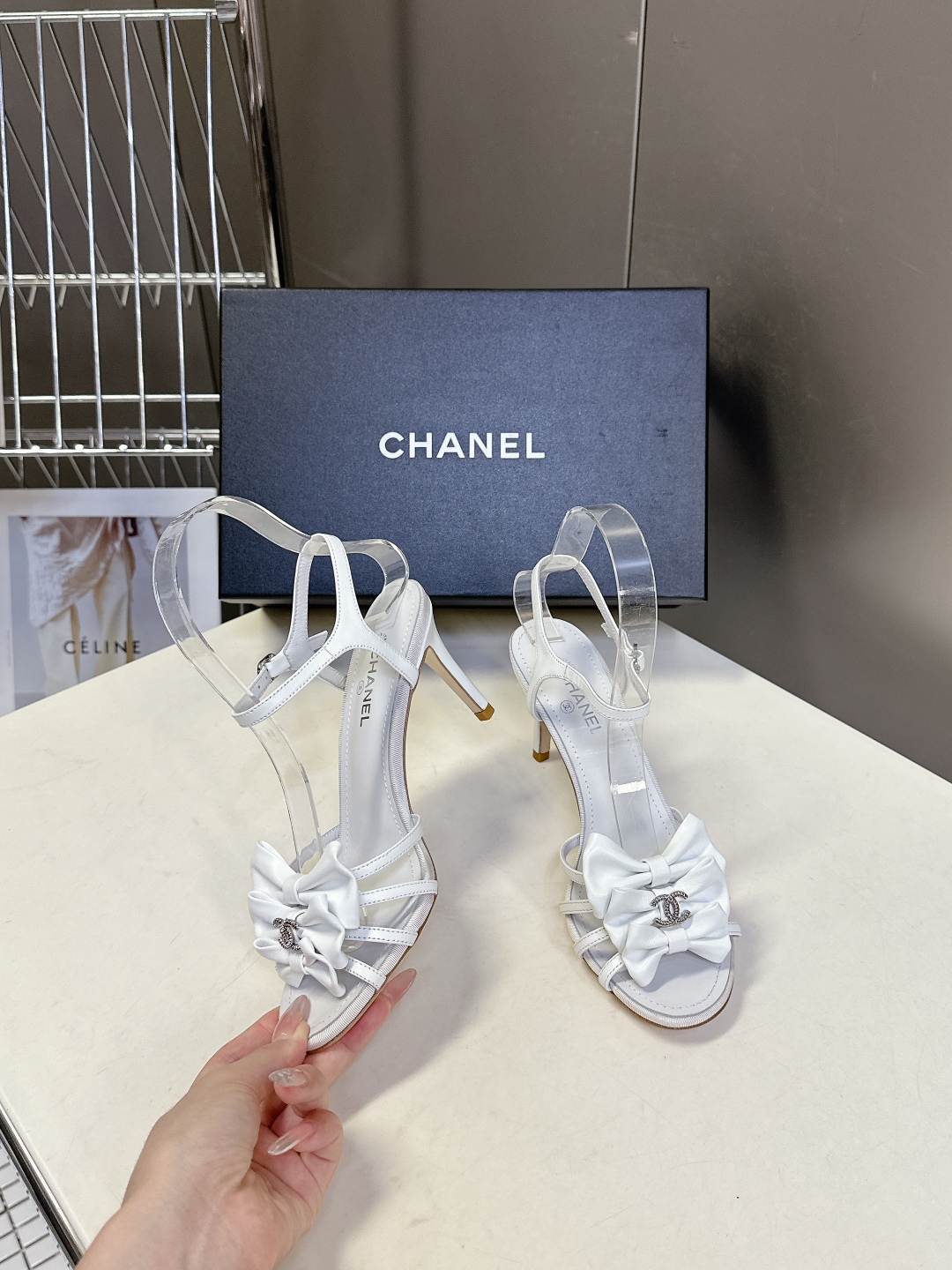  香奈儿CHANEL春夏最新款高跟时装鞋
      超多网红时尚博主种草 高级感舒适，配女神们的半身裙