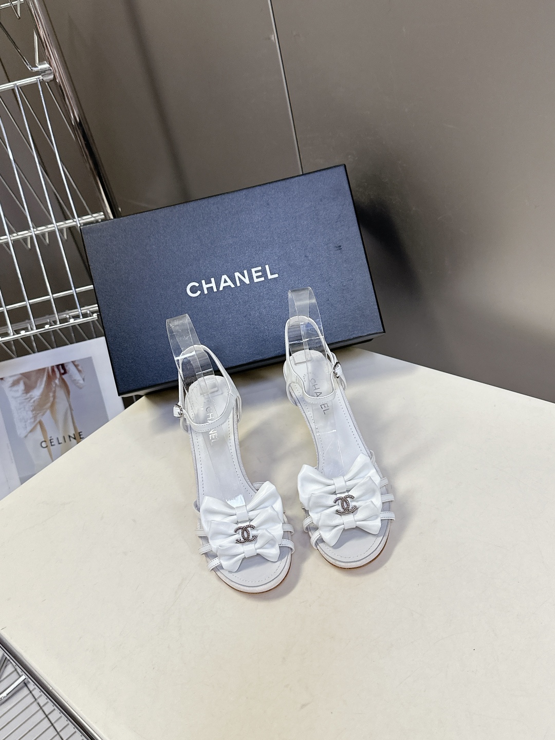  香奈儿CHANEL春夏最新款高跟时装鞋
      超多网红时尚博主种草 高级感舒适，配女神们的半身裙