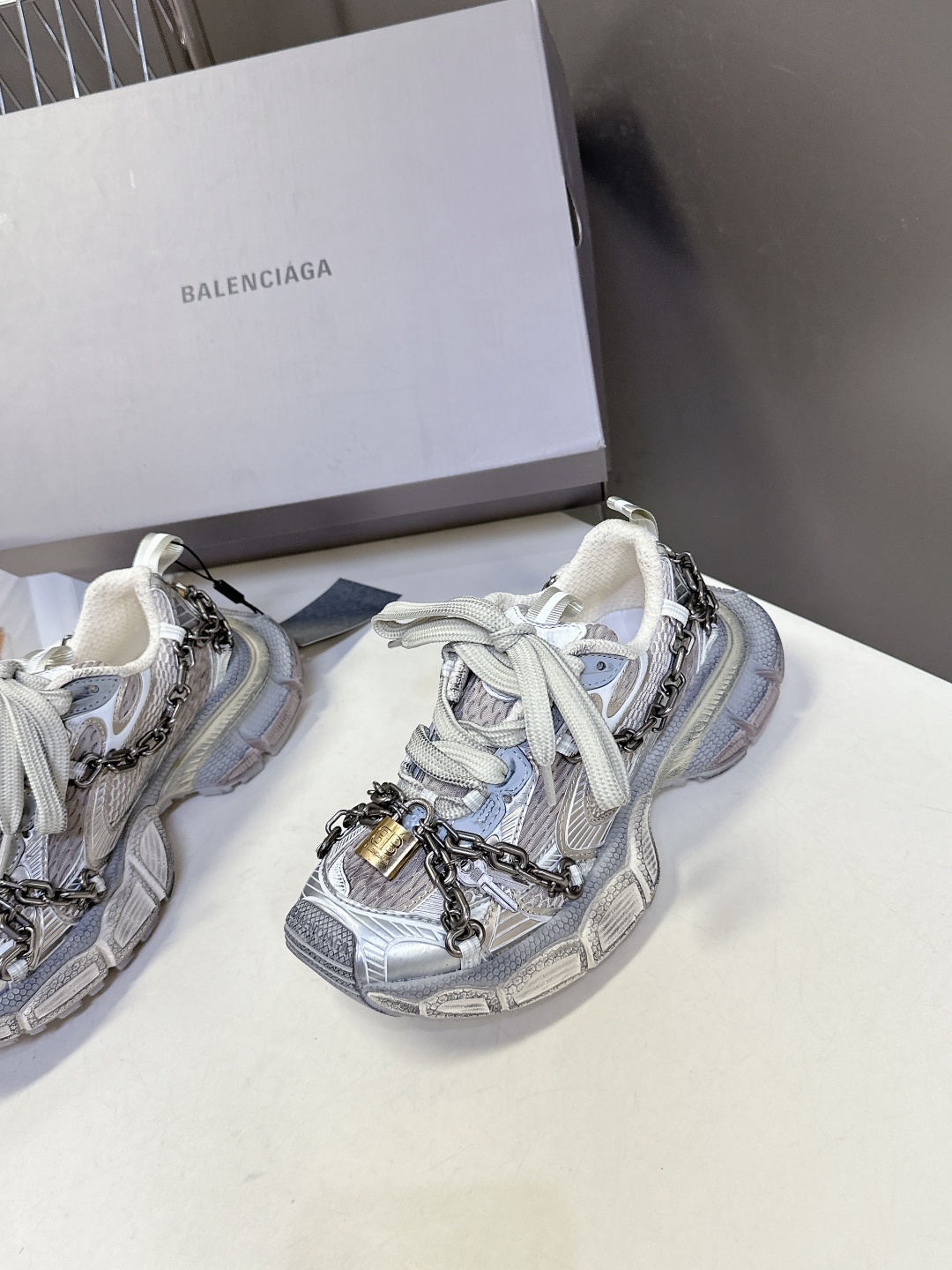 Balenciaga巴黎世家 3XL Sneaker系列 情侣款 链条 老爹鞋 运动鞋
原版购入开发