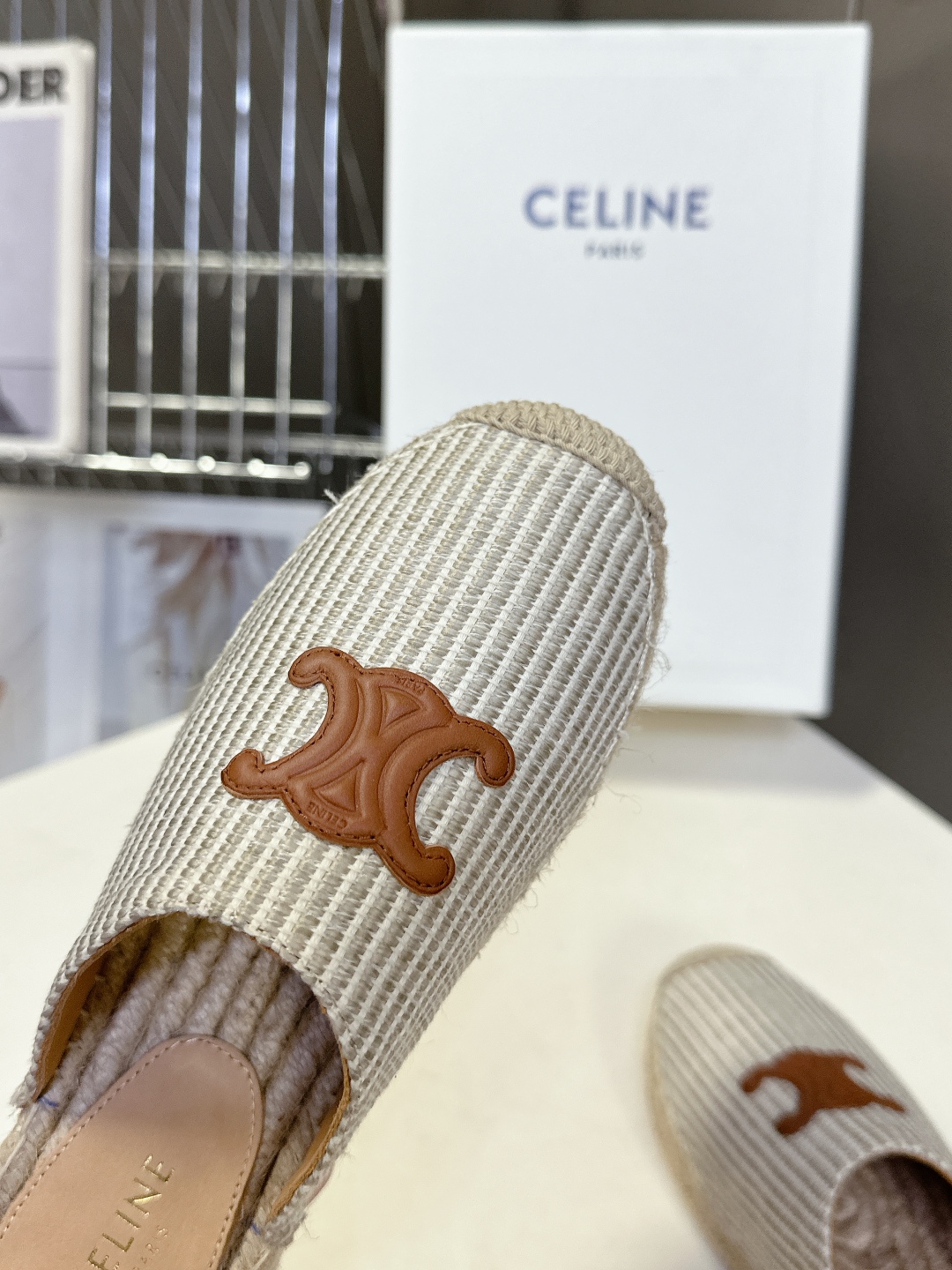  celine思琳家春夏最新款凯旋门渔夫鞋          超多明星网红种草 专柜一鞋难求 经典永不过