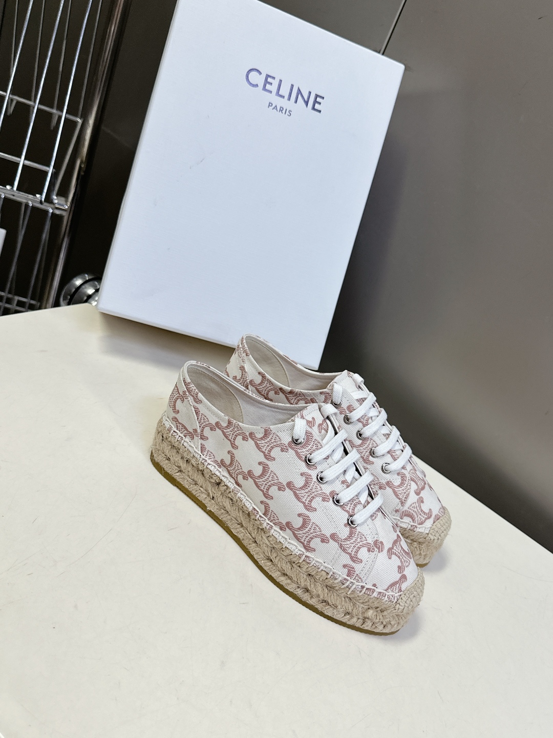  celine思琳家春夏最新款凯旋门渔夫鞋          超多明星网红种草 专柜一鞋难求 经典永不过