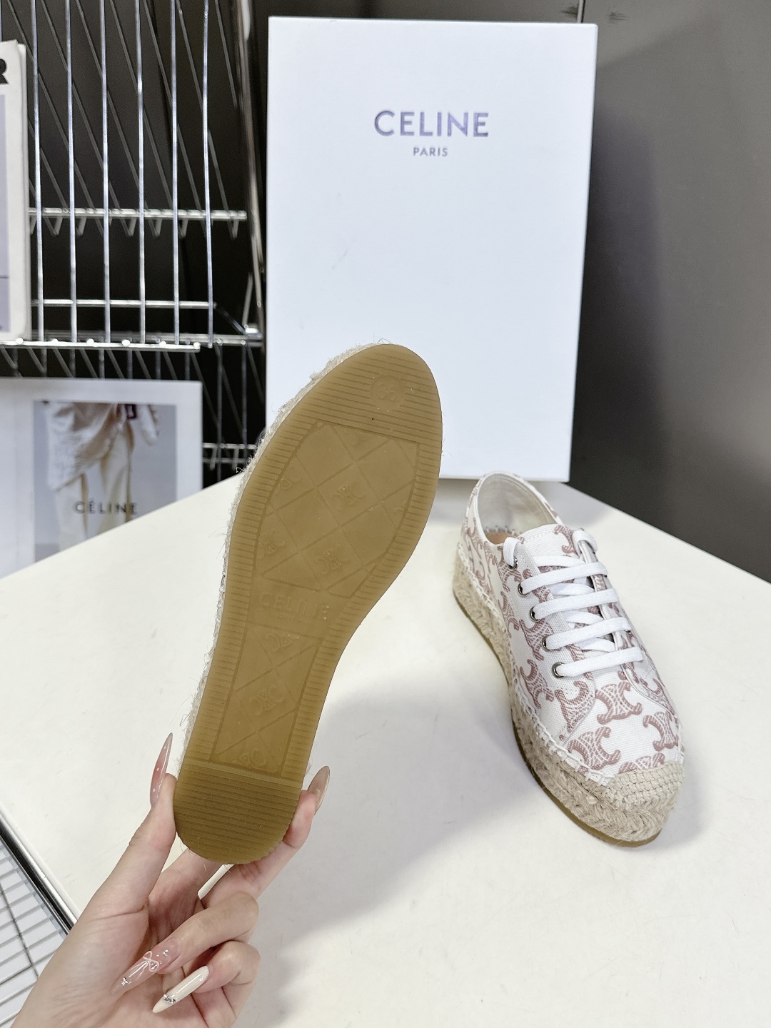  celine思琳家春夏最新款凯旋门渔夫鞋          超多明星网红种草 专柜一鞋难求 经典永不过