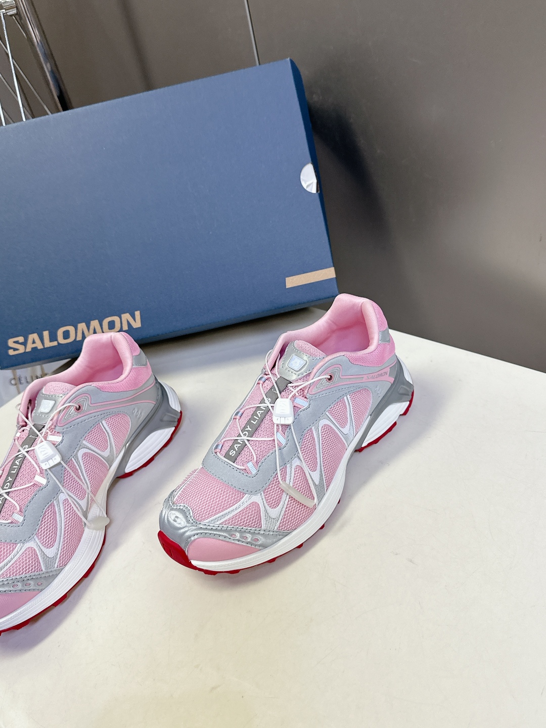 SALOMON 萨洛蒙 户外休闲 运动鞋
 超多明星时尚博主种草原版购入开发 做货 全新演绎的专注于其