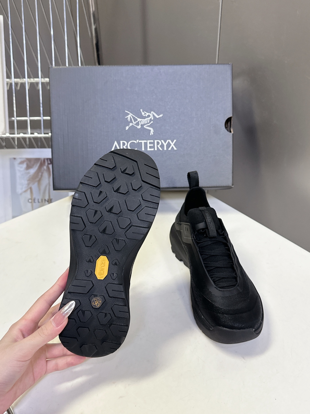  Aerios FL ARCTERYX 始祖鸟 情侣款 透气运动鞋攀岩旅游鞋
      鞋子结构中底T