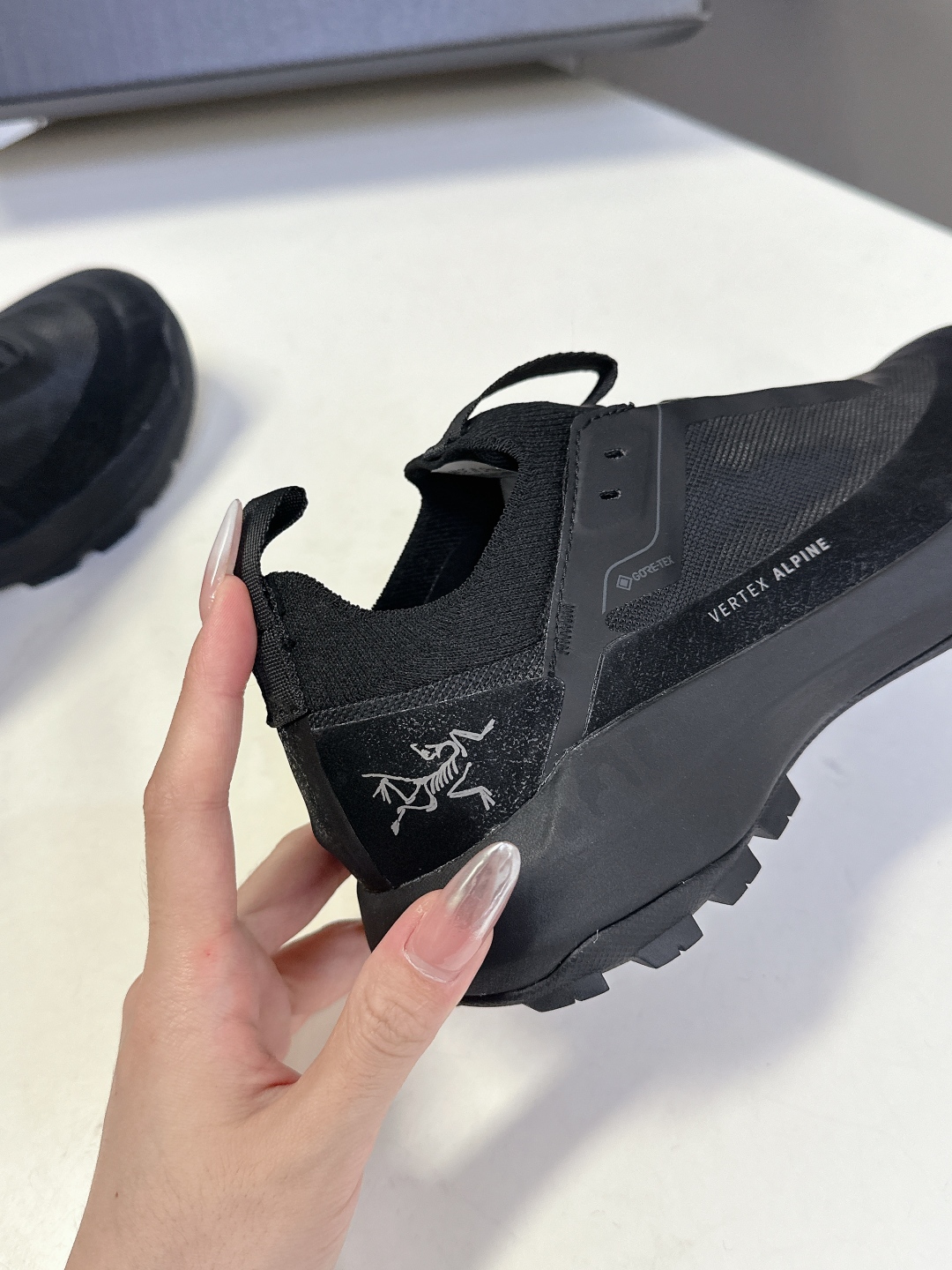  Aerios FL ARCTERYX 始祖鸟 情侣款 透气运动鞋攀岩旅游鞋
      鞋子结构中底T