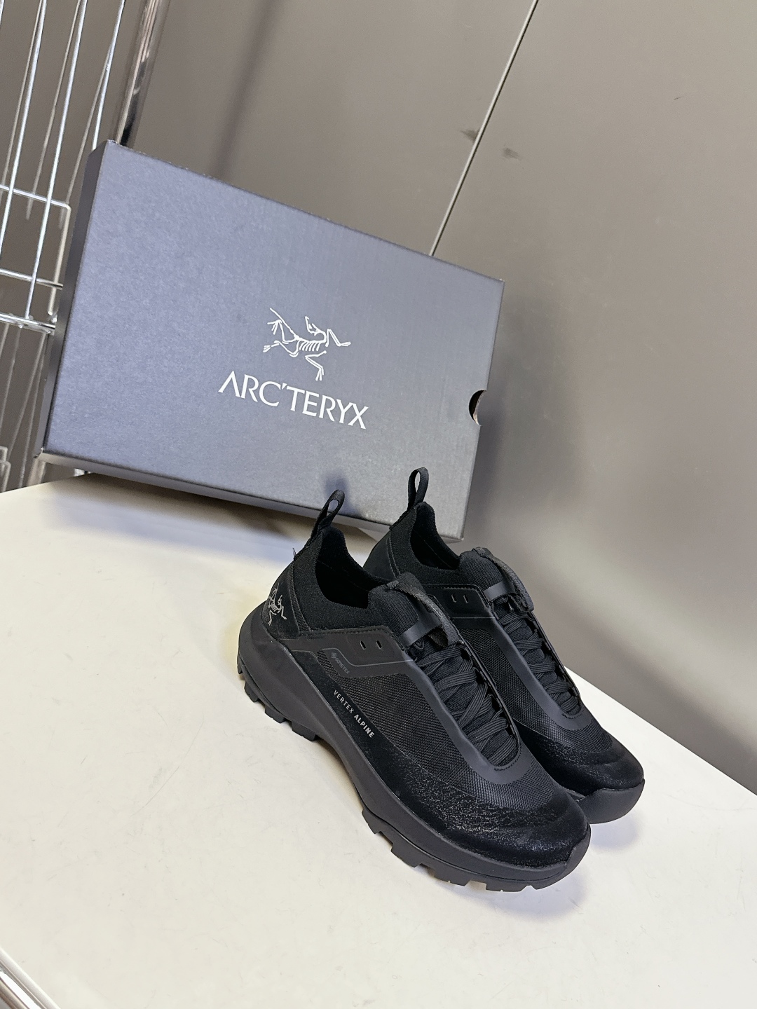  Aerios FL ARCTERYX 始祖鸟 情侣款 透气运动鞋攀岩旅游鞋
      鞋子结构中底T
