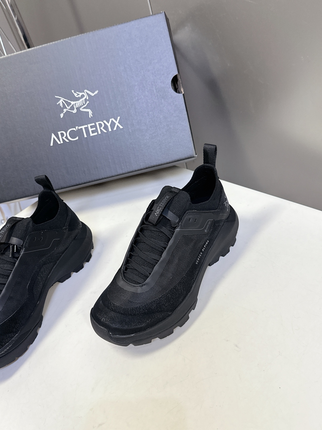 Aerios FL ARCTERYX 始祖鸟 情侣款 透气运动鞋攀岩旅游鞋
      鞋子结构中底T