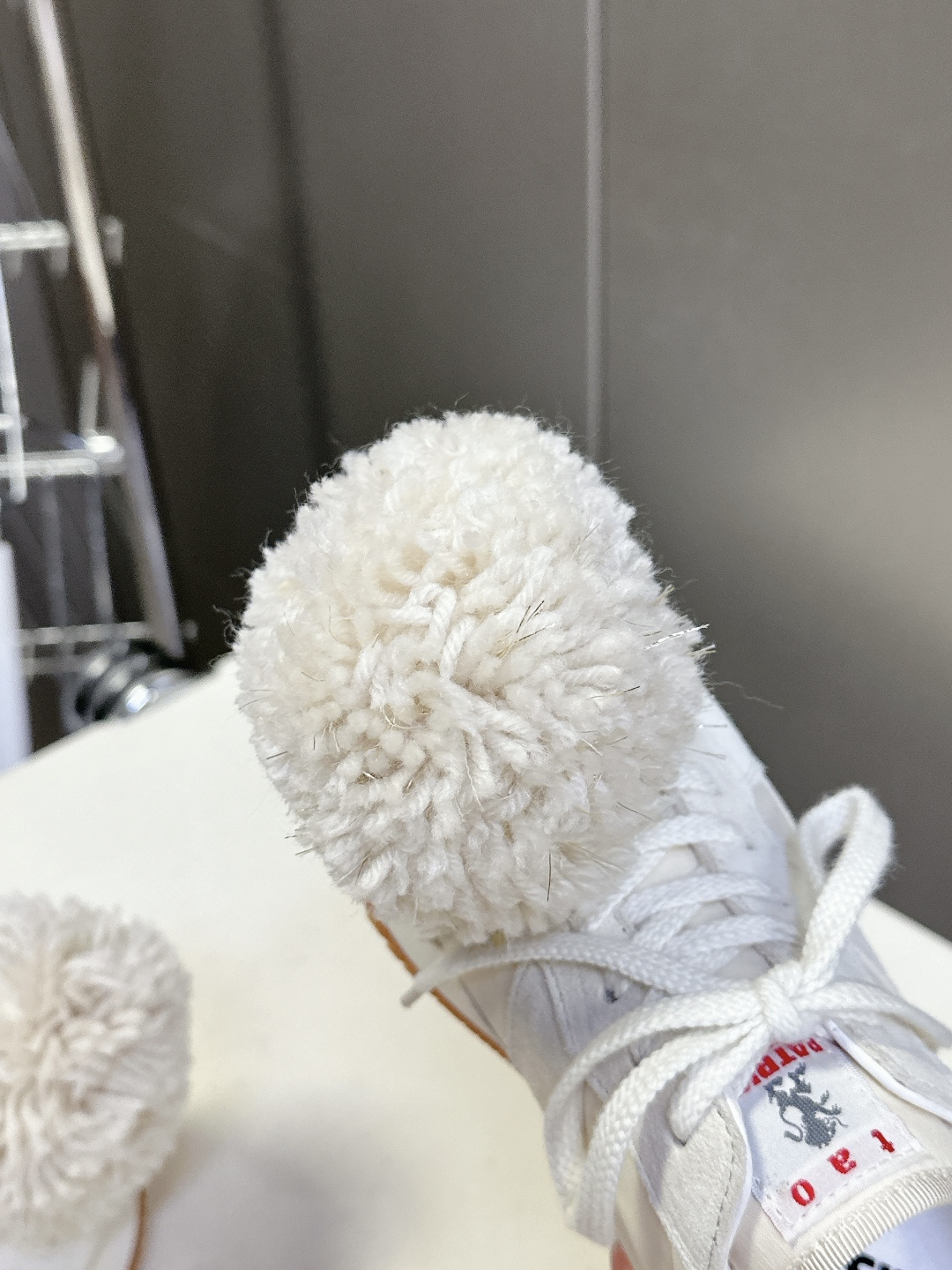  川久保玲CDG 副线品牌最新春夏款 运动鞋 阿甘鞋
  秀款出镜率最高的单品 鞋面是麂皮的设计，有点m