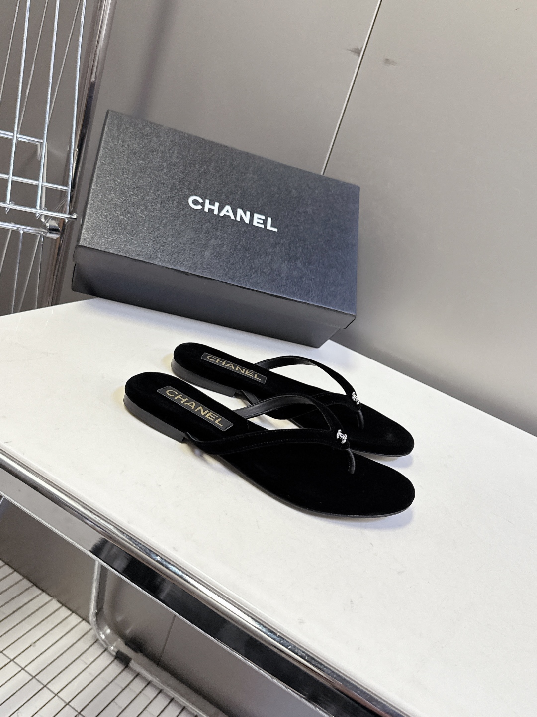  CHANEL｜香奈儿春夏新品 双C人字拖
  香家秀款人字拖 超多明星时尚博主种草 夏天必备 大爆款‼