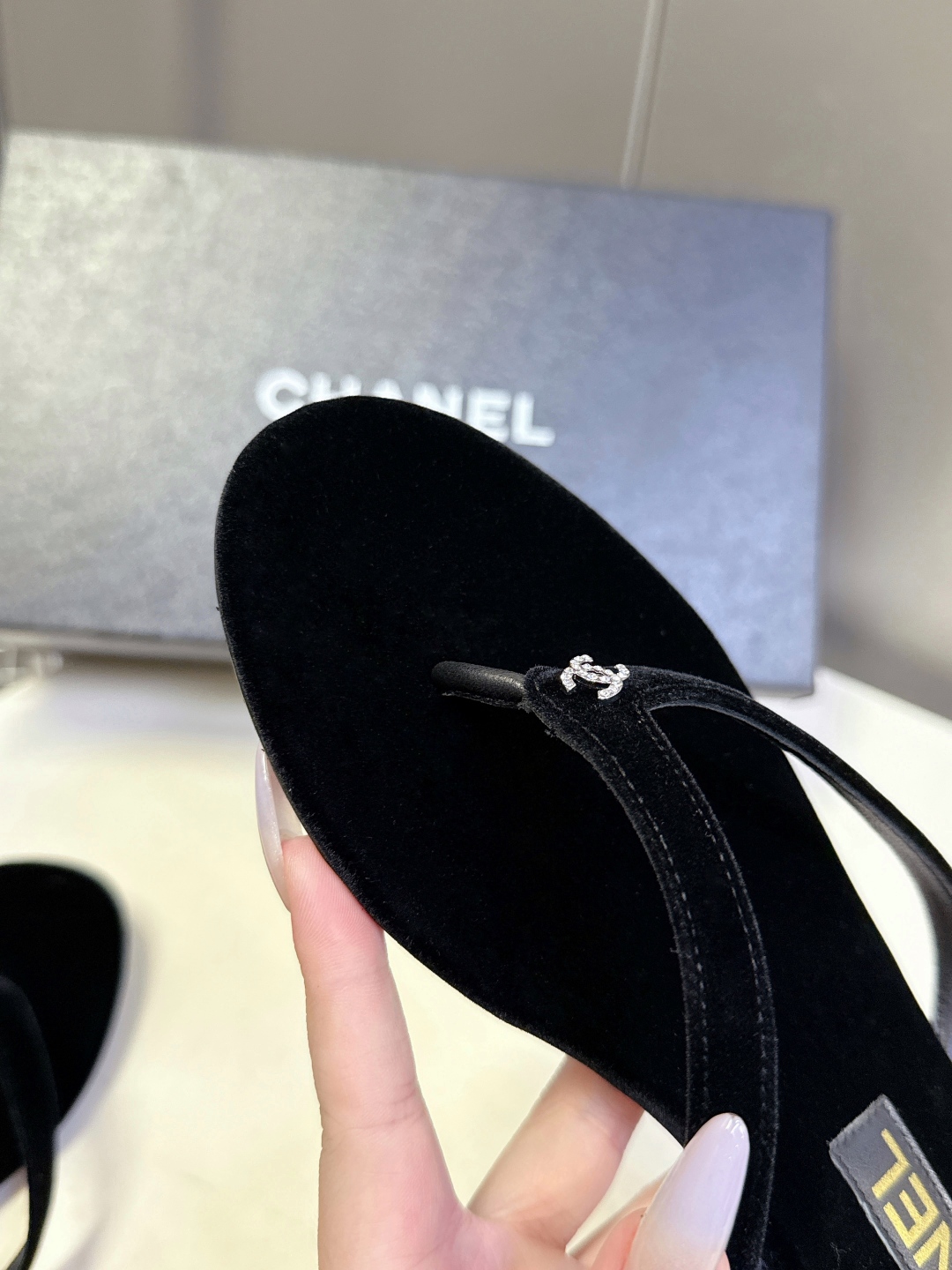  CHANEL｜香奈儿春夏新品 双C人字拖
  香家秀款人字拖 超多明星时尚博主种草 夏天必备 大爆款‼
