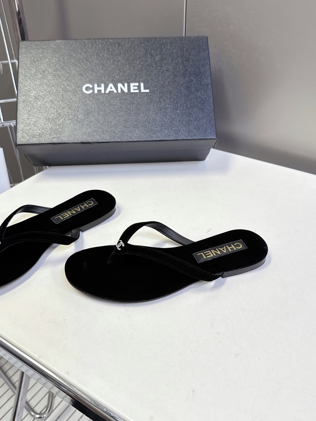  CHANEL｜香奈儿春夏新品 双C人字拖
  香家秀款人字拖 超多明星时尚博主种草 夏天必备 大爆款‼