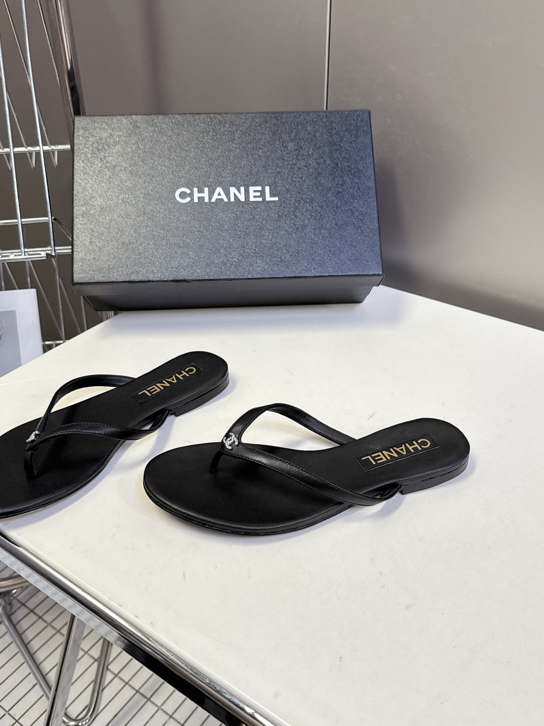  CHANEL｜香奈儿春夏新品 双C人字拖
  香家秀款人字拖 超多明星时尚博主种草 夏天必备 大爆款‼