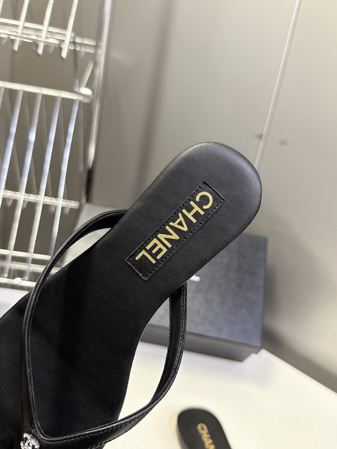  CHANEL｜香奈儿春夏新品 双C人字拖
  香家秀款人字拖 超多明星时尚博主种草 夏天必备 大爆款‼