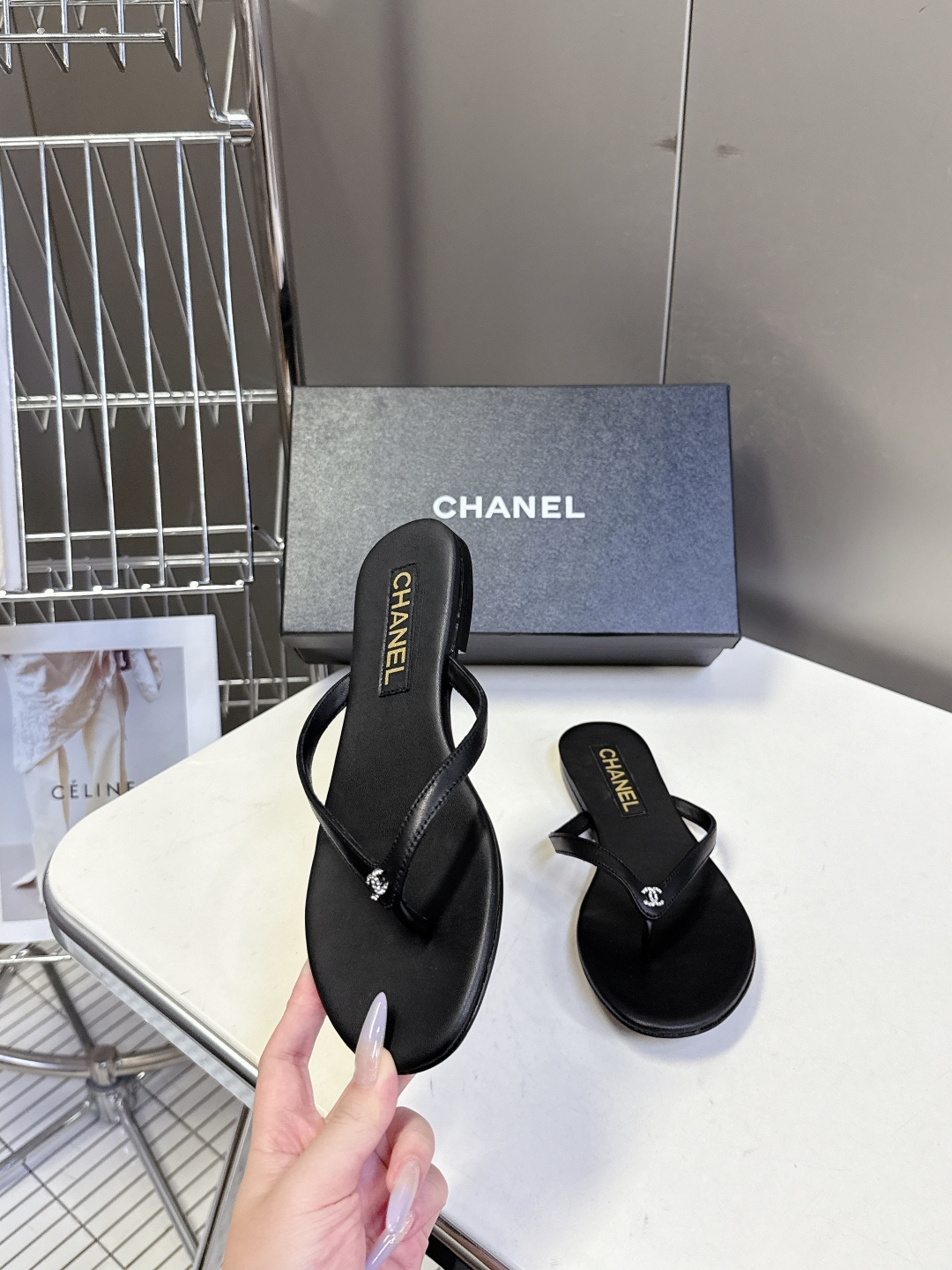 CHANEL｜香奈儿春夏新品 双C人字拖
  香家秀款人字拖 超多明星时尚博主种草 夏天必备 大爆款‼