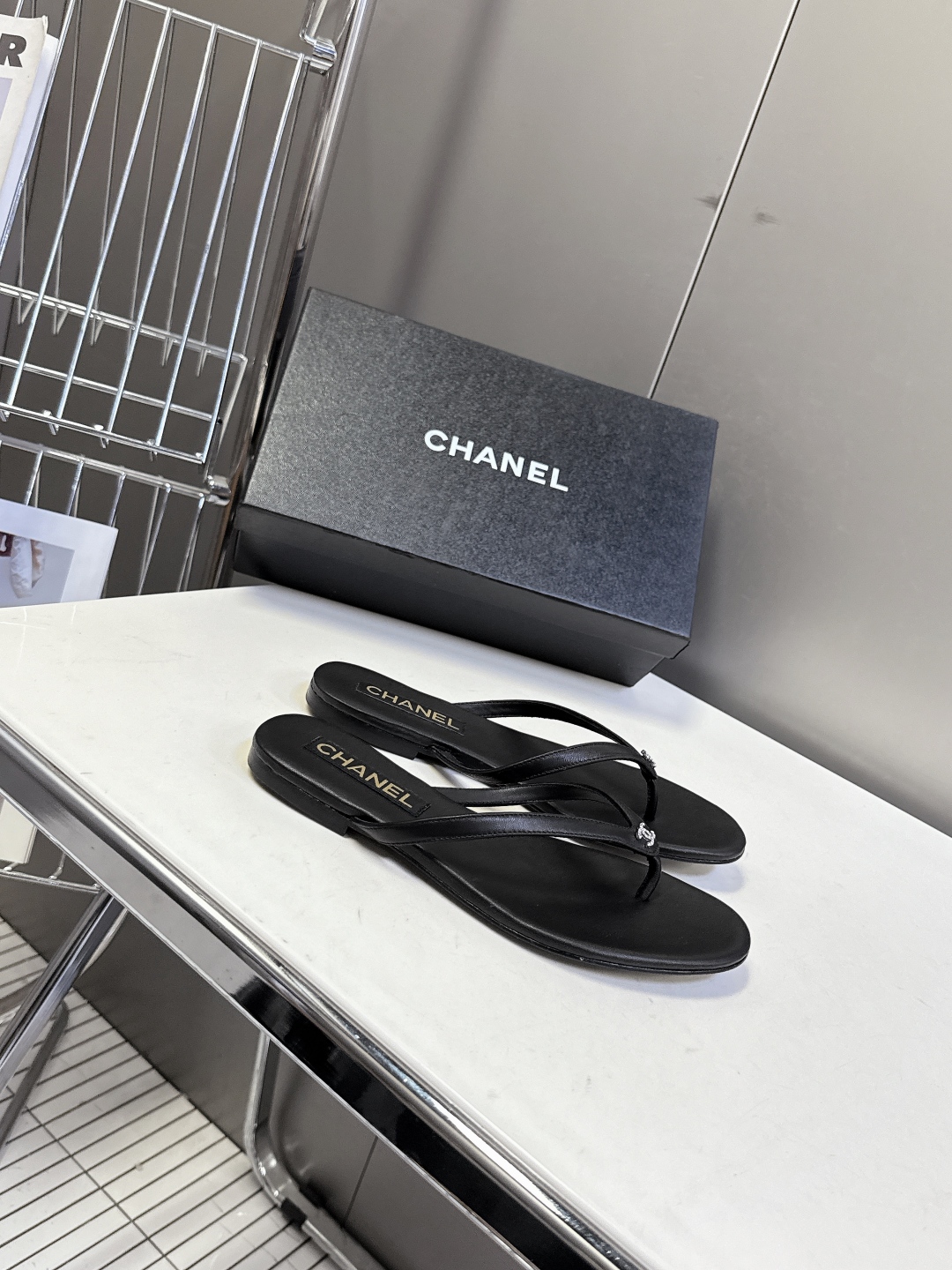  CHANEL｜香奈儿春夏新品 双C人字拖
  香家秀款人字拖 超多明星时尚博主种草 夏天必备 大爆款‼