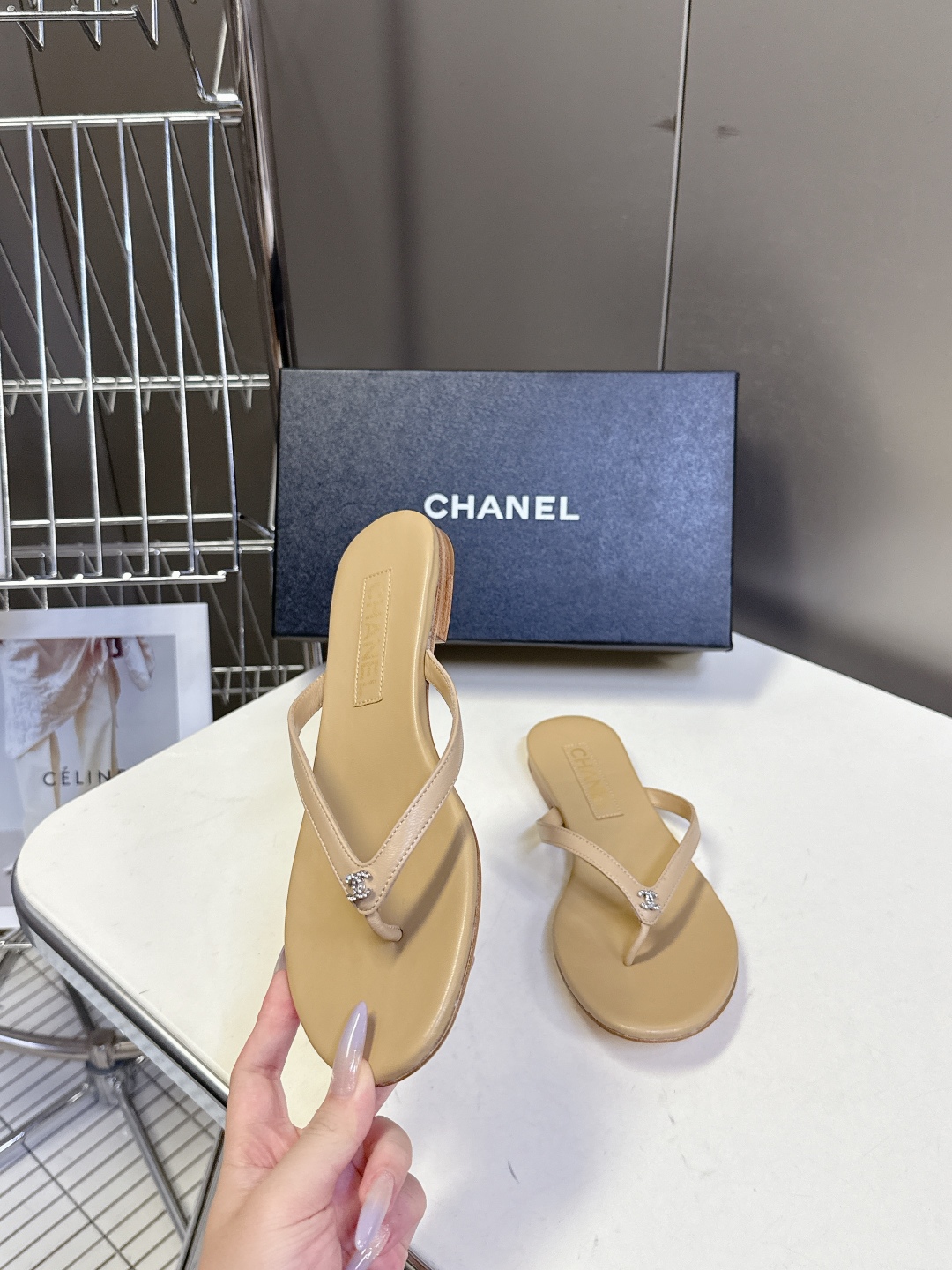  CHANEL｜香奈儿春夏新品 双C人字拖
  香家秀款人字拖 超多明星时尚博主种草 夏天必备 大爆款‼