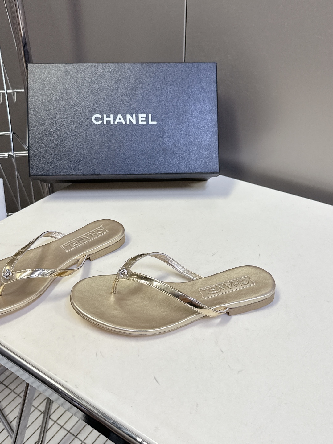  CHANEL｜香奈儿春夏新品 双C人字拖
  香家秀款人字拖 超多明星时尚博主种草 夏天必备 大爆款‼