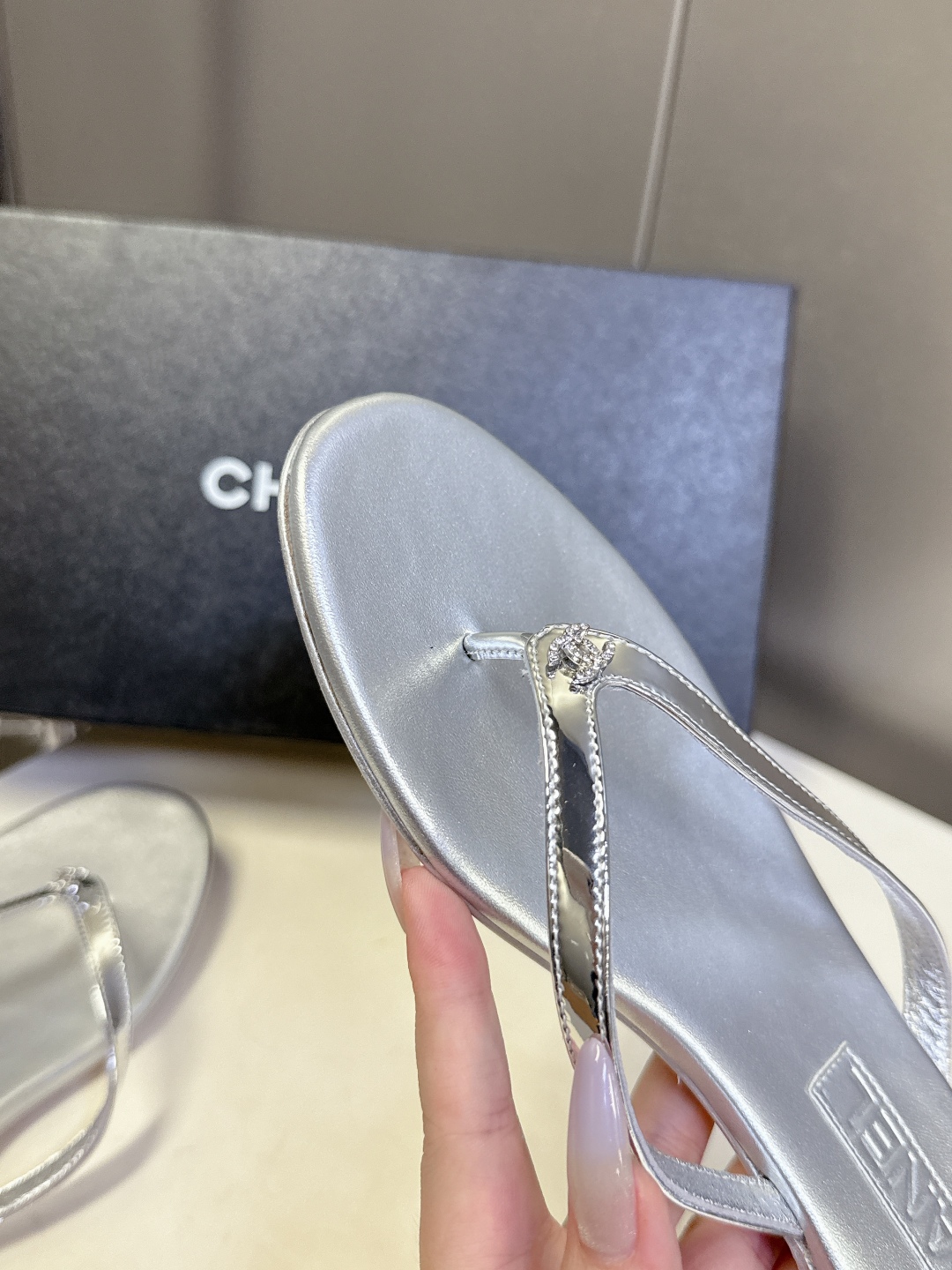  CHANEL｜香奈儿春夏新品 双C人字拖
  香家秀款人字拖 超多明星时尚博主种草 夏天必备 大爆款‼