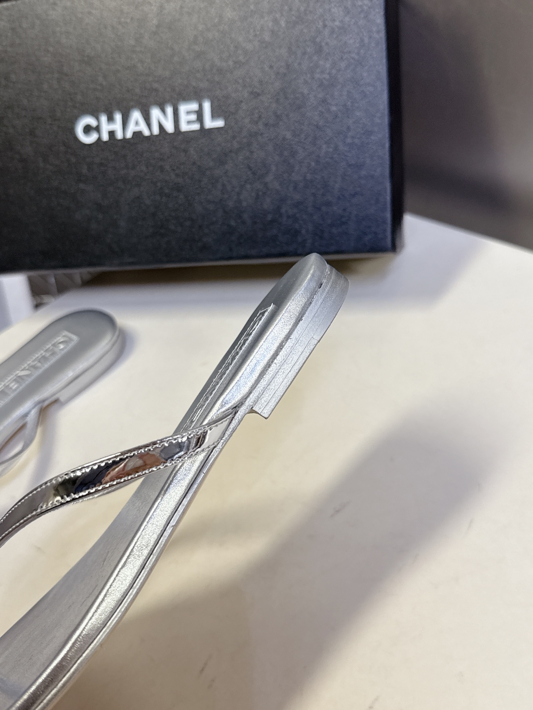  CHANEL｜香奈儿春夏新品 双C人字拖
  香家秀款人字拖 超多明星时尚博主种草 夏天必备 大爆款‼