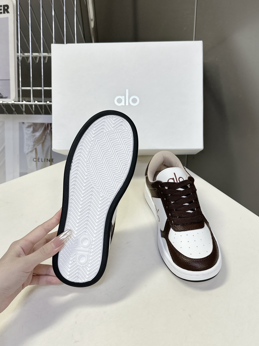  alo2025春夏新款拼色小白鞋厚底舒适休闲鞋 
  今天超级🔥的品牌 好多明星网红种草 上脚非常轻便
