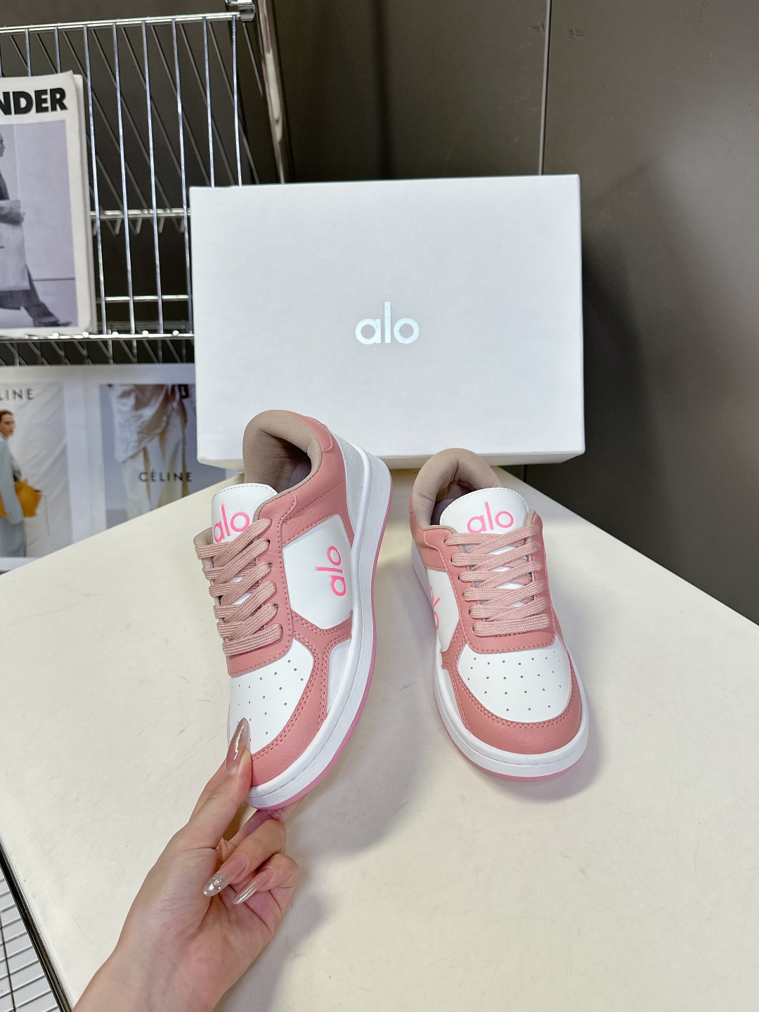  alo2025春夏新款拼色小白鞋厚底舒适休闲鞋 
  今天超级🔥的品牌 好多明星网红种草 上脚非常轻便