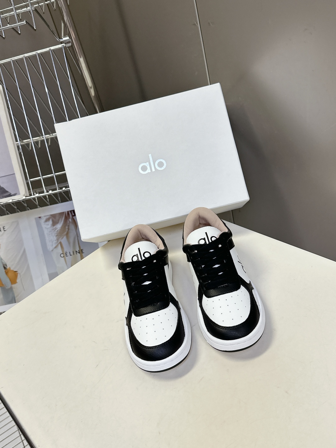  alo2025春夏新款拼色小白鞋厚底舒适休闲鞋 
  今天超级🔥的品牌 好多明星网红种草 上脚非常轻便