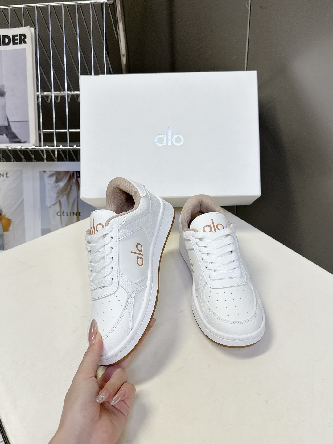  alo2025春夏新款拼色小白鞋厚底舒适休闲鞋 
  今天超级🔥的品牌 好多明星网红种草 上脚非常轻便