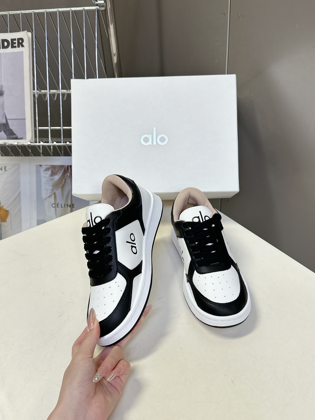  alo2025春夏新款拼色小白鞋厚底舒适休闲鞋 
  今天超级🔥的品牌 好多明星网红种草 上脚非常轻便
