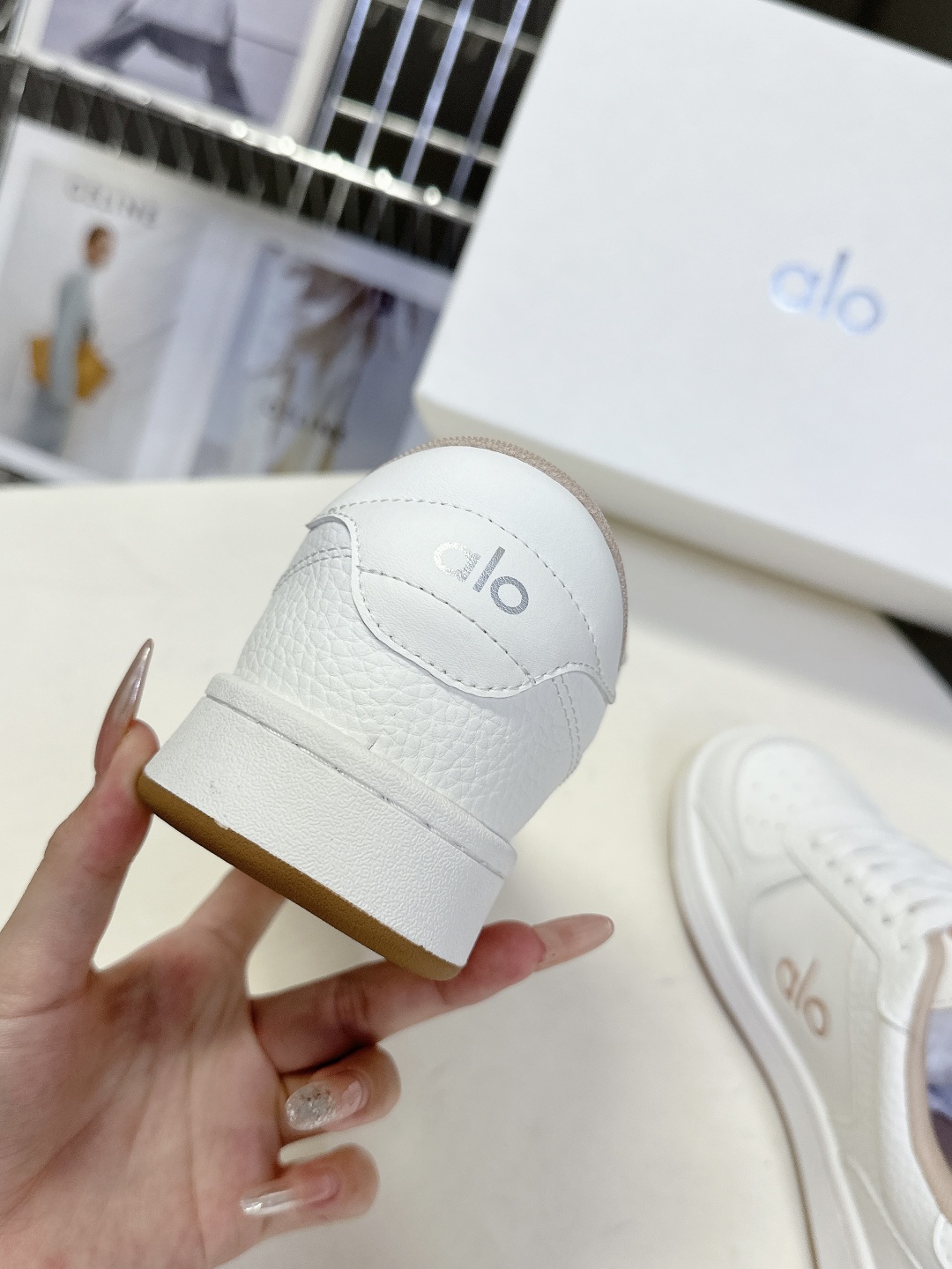  alo2025春夏新款拼色小白鞋厚底舒适休闲鞋 
  今天超级🔥的品牌 好多明星网红种草 上脚非常轻便