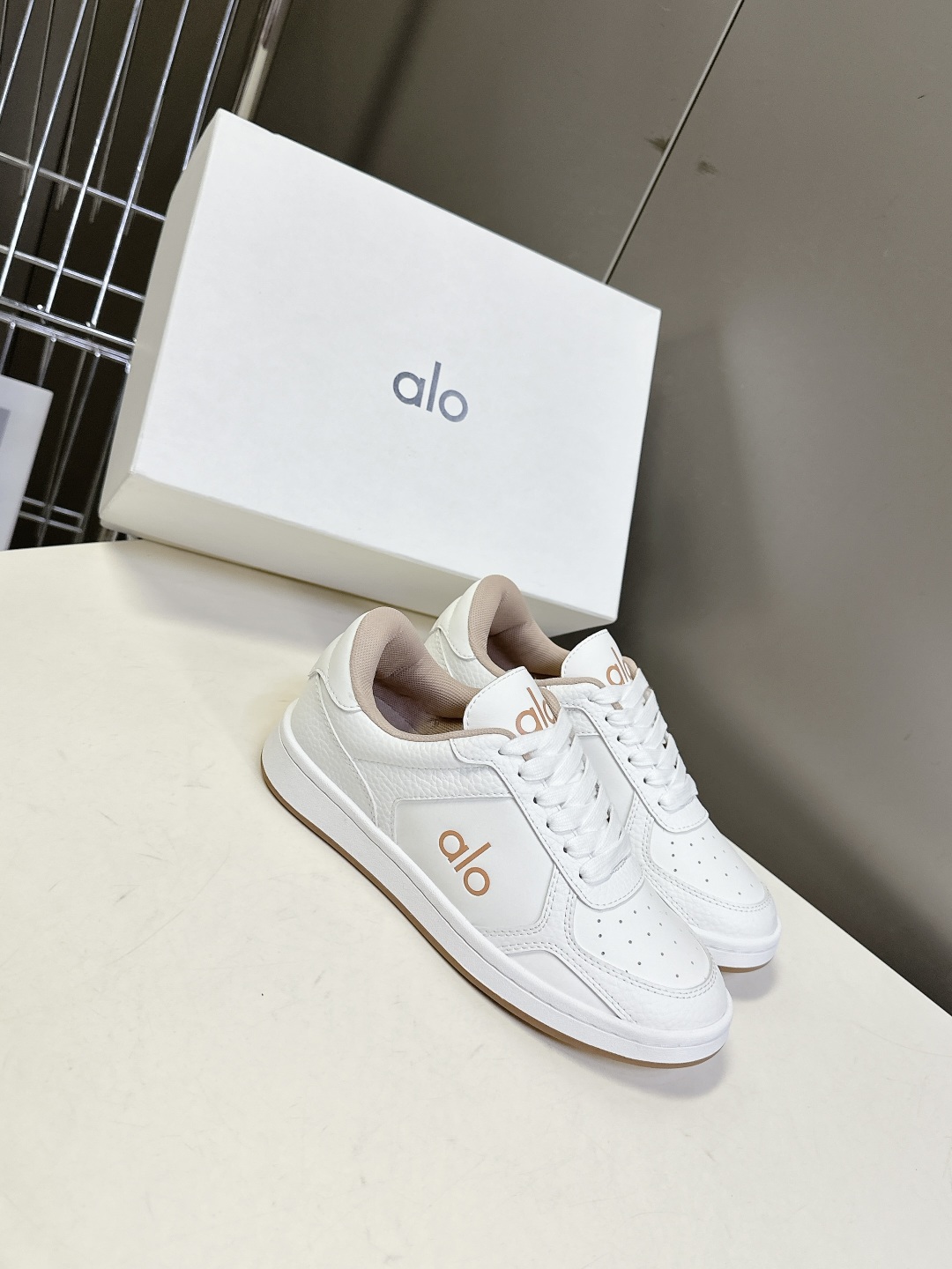  alo2025春夏新款拼色小白鞋厚底舒适休闲鞋 
  今天超级🔥的品牌 好多明星网红种草 上脚非常轻便