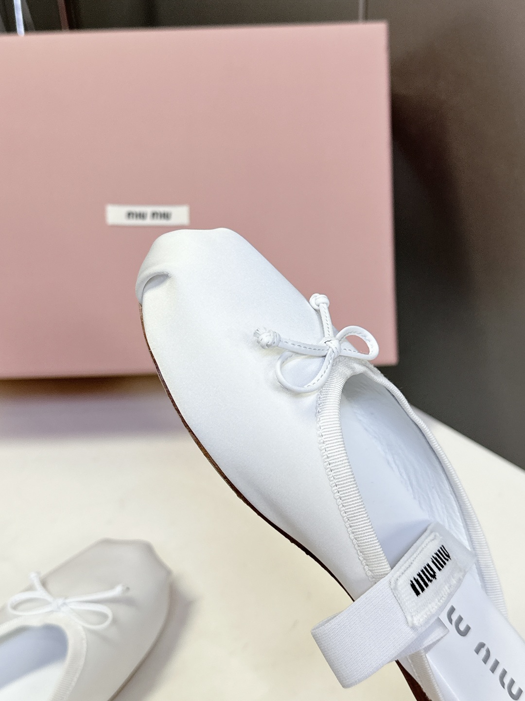  MiuMiu缪缪经典芭蕾舞鞋 跳舞鞋             Miu家芭蕾舞鞋都是以柔软舒服为主 也为