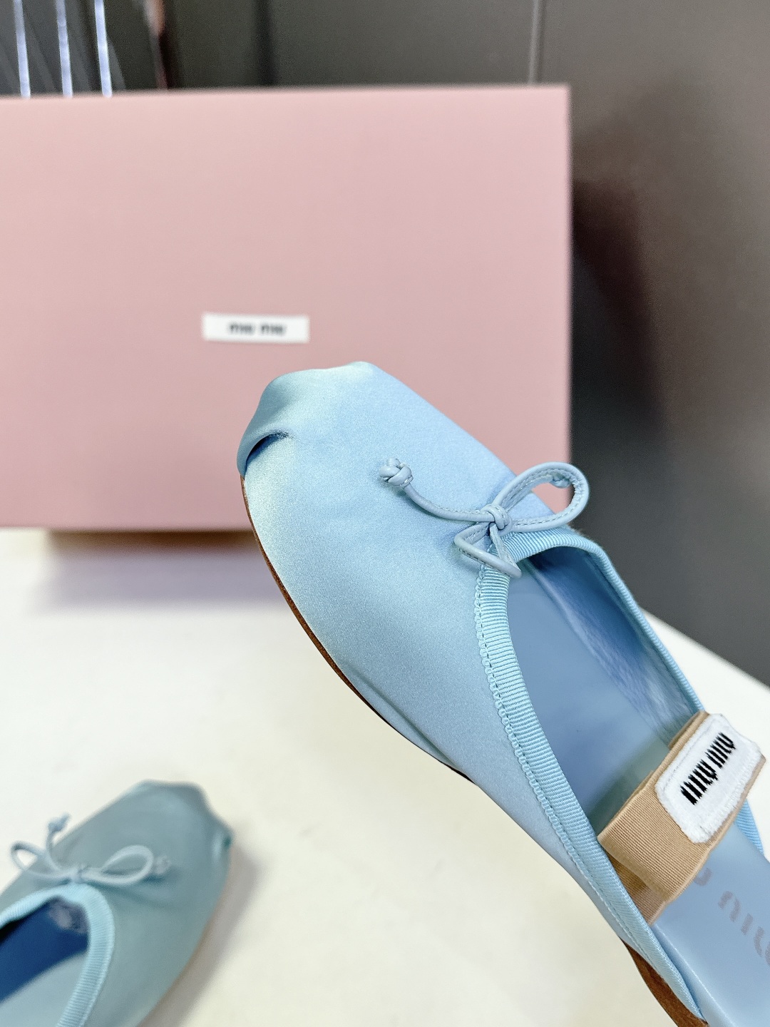  MiuMiu缪缪经典芭蕾舞鞋 跳舞鞋             Miu家芭蕾舞鞋都是以柔软舒服为主 也为