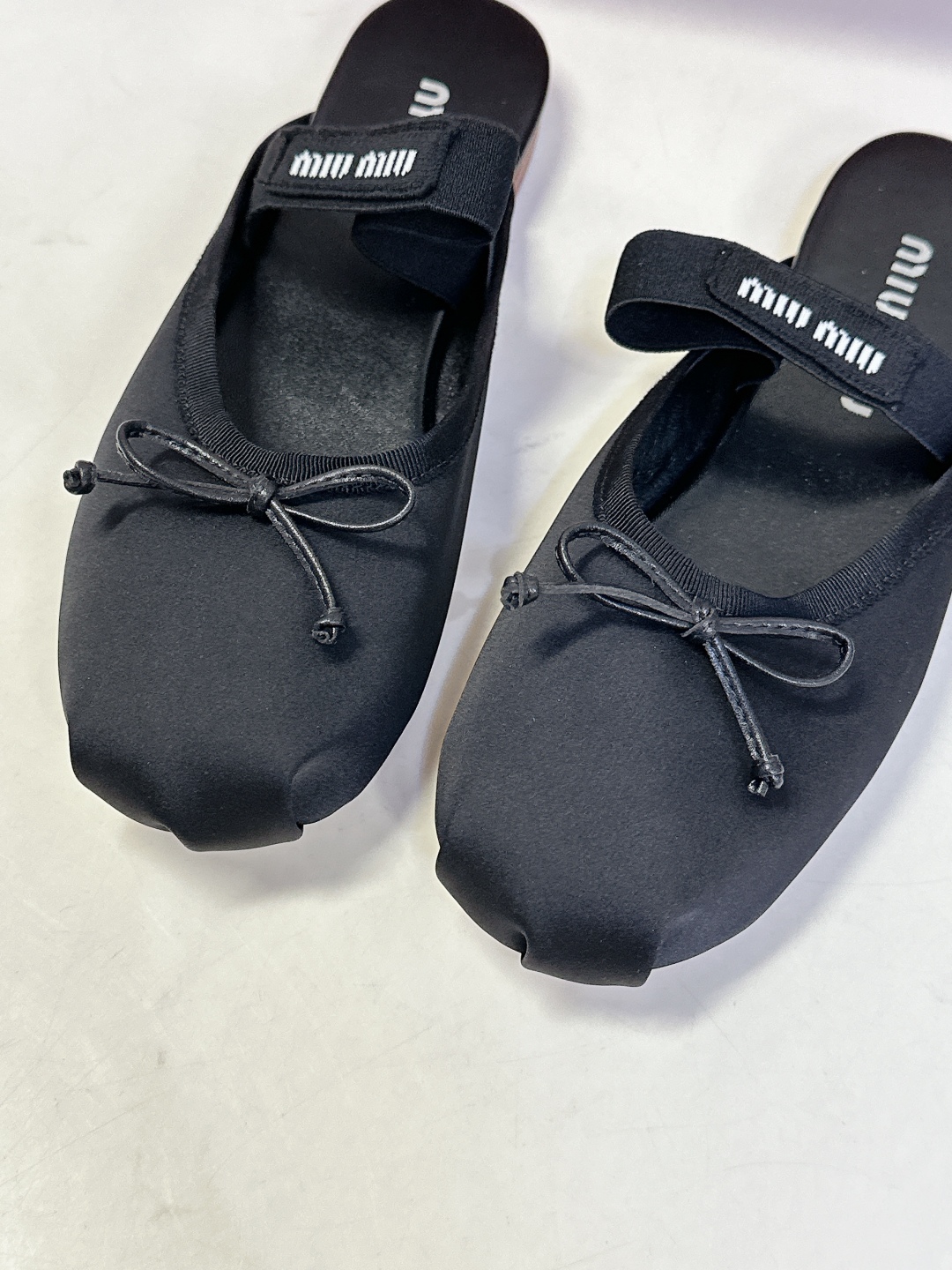  MiuMiu缪缪经典芭蕾舞鞋 跳舞鞋             Miu家芭蕾舞鞋都是以柔软舒服为主 也为