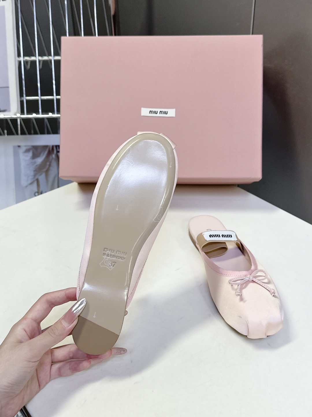  MiuMiu缪缪经典芭蕾舞鞋 跳舞鞋             Miu家芭蕾舞鞋都是以柔软舒服为主 也为