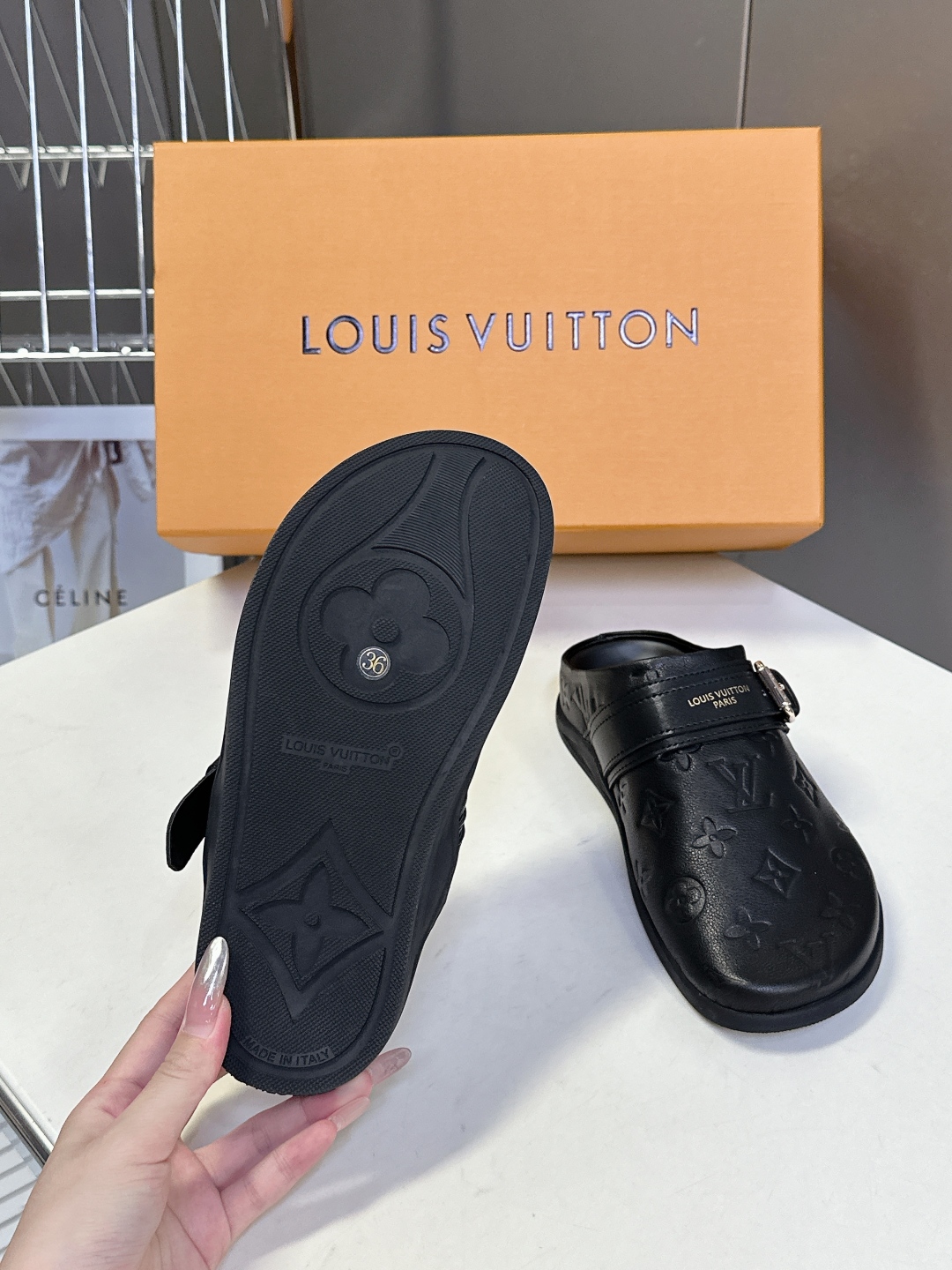  路易威登LV TO-GO COMFORT 博肯拖 包头鞋
  超多明星网红种草 时尚日常穿搭 懒人半拖
