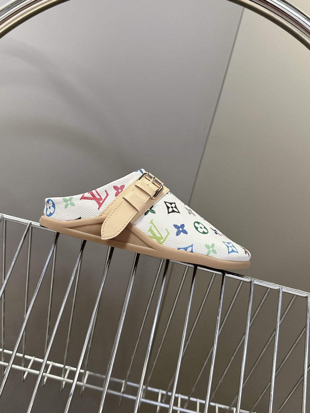  路易威登LV TO-GO COMFORT 博肯拖 包头鞋
  超多明星网红种草 时尚日常穿搭 懒人半拖
