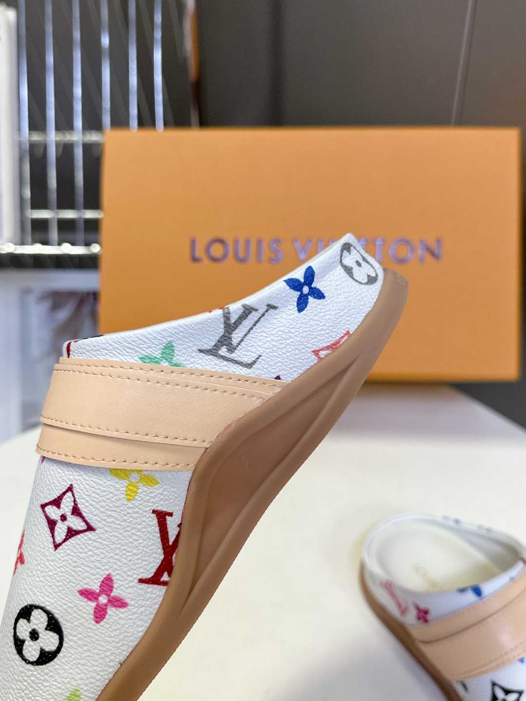  路易威登LV TO-GO COMFORT 博肯拖 包头鞋
  超多明星网红种草 时尚日常穿搭 懒人半拖