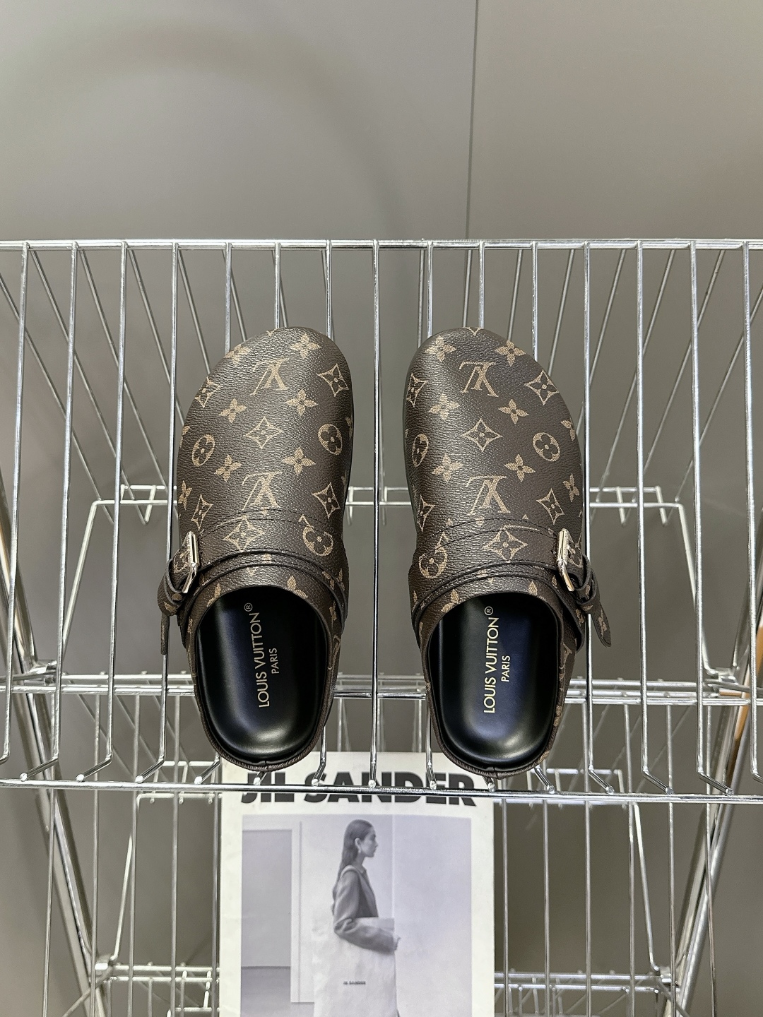  路易威登LV TO-GO COMFORT 博肯拖 包头鞋
  超多明星网红种草 时尚日常穿搭 懒人半拖