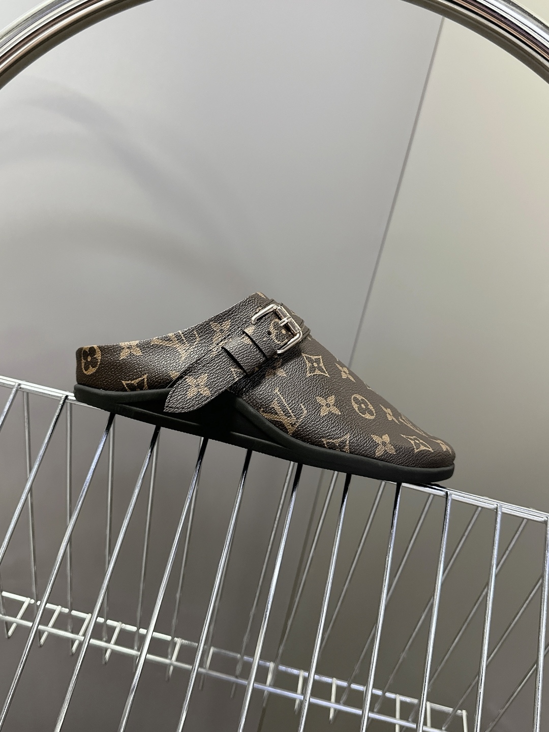  路易威登LV TO-GO COMFORT 博肯拖 包头鞋
  超多明星网红种草 时尚日常穿搭 懒人半拖