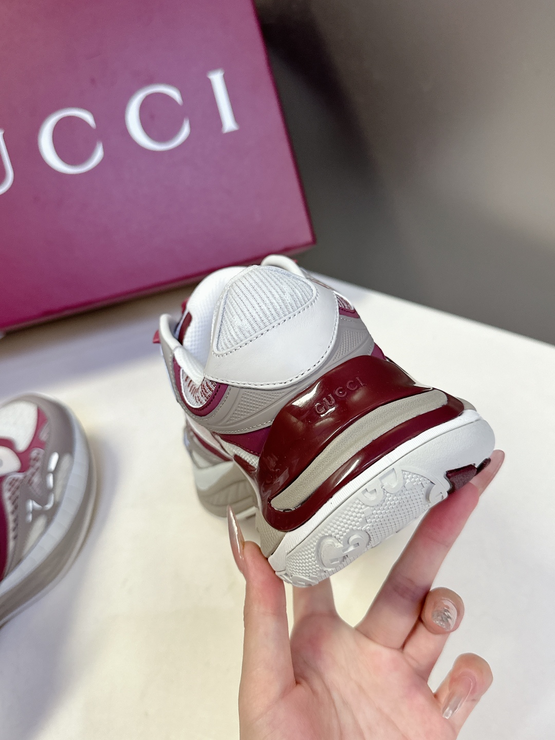  Gucci古驰 2.0运动鞋 情侣款 复古 休闲鞋 跑鞋
原版购入开发 做货 这款Gucci 2.0运