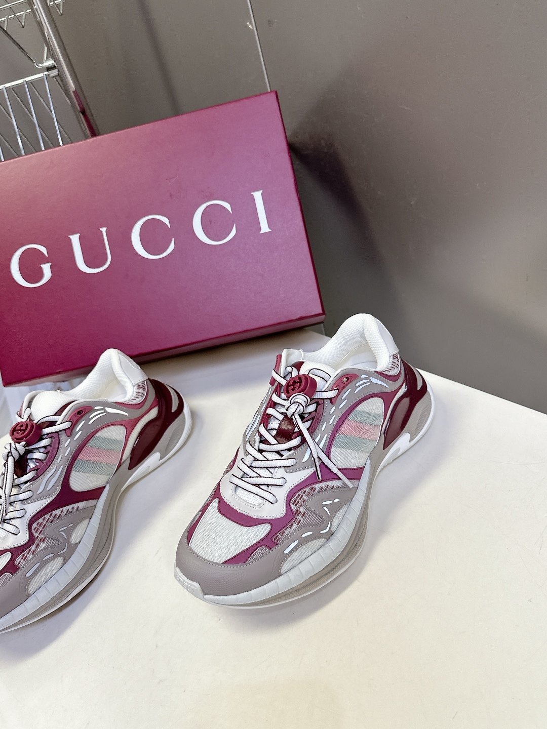  Gucci古驰 2.0运动鞋 情侣款 复古 休闲鞋 跑鞋
原版购入开发 做货 这款Gucci 2.0运